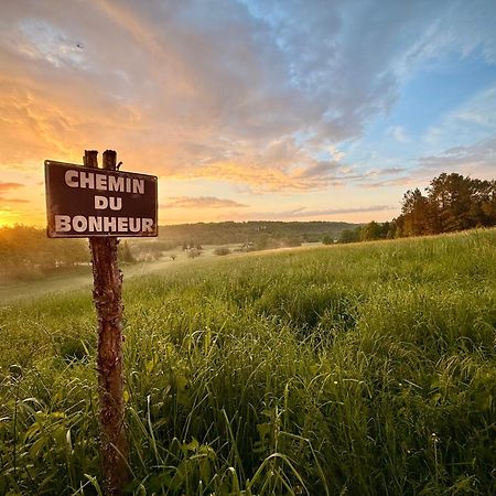 Ferme Gite Le Coeur Des Petits Chenes Saint-Pierre-de-Côle Esterno foto