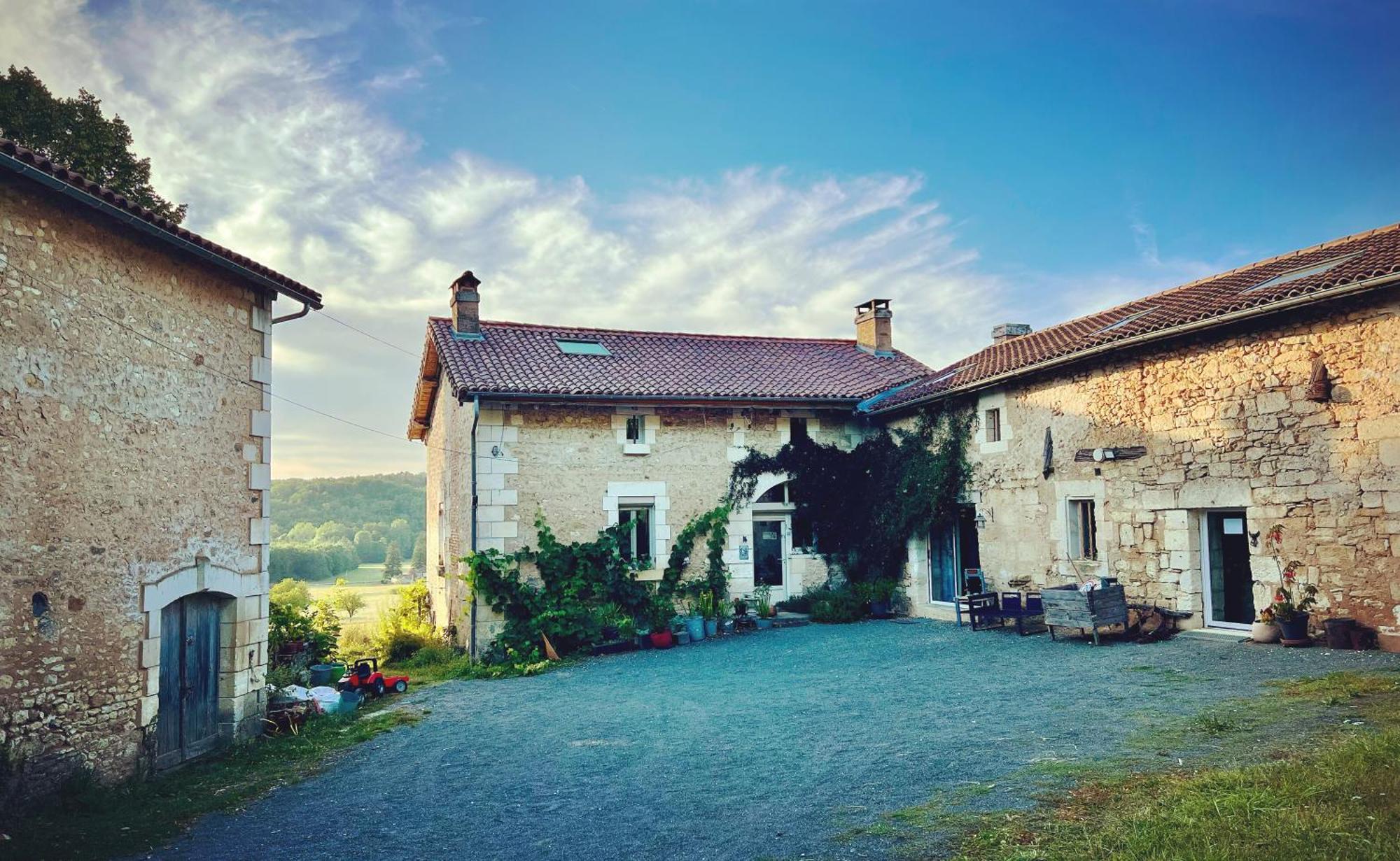 Ferme Gite Le Coeur Des Petits Chenes Saint-Pierre-de-Côle Esterno foto
